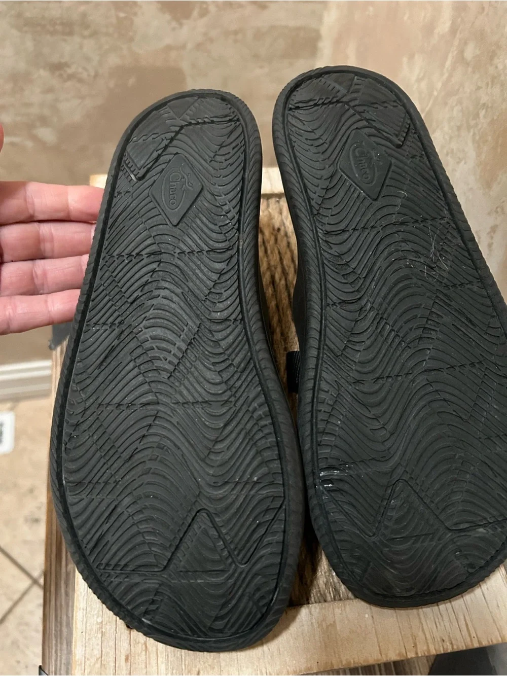 Chaco Chillos equal to ladies 7.5/8 youth 6 slides / sandals